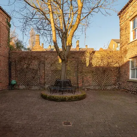 The Old Coach House Apartment York
